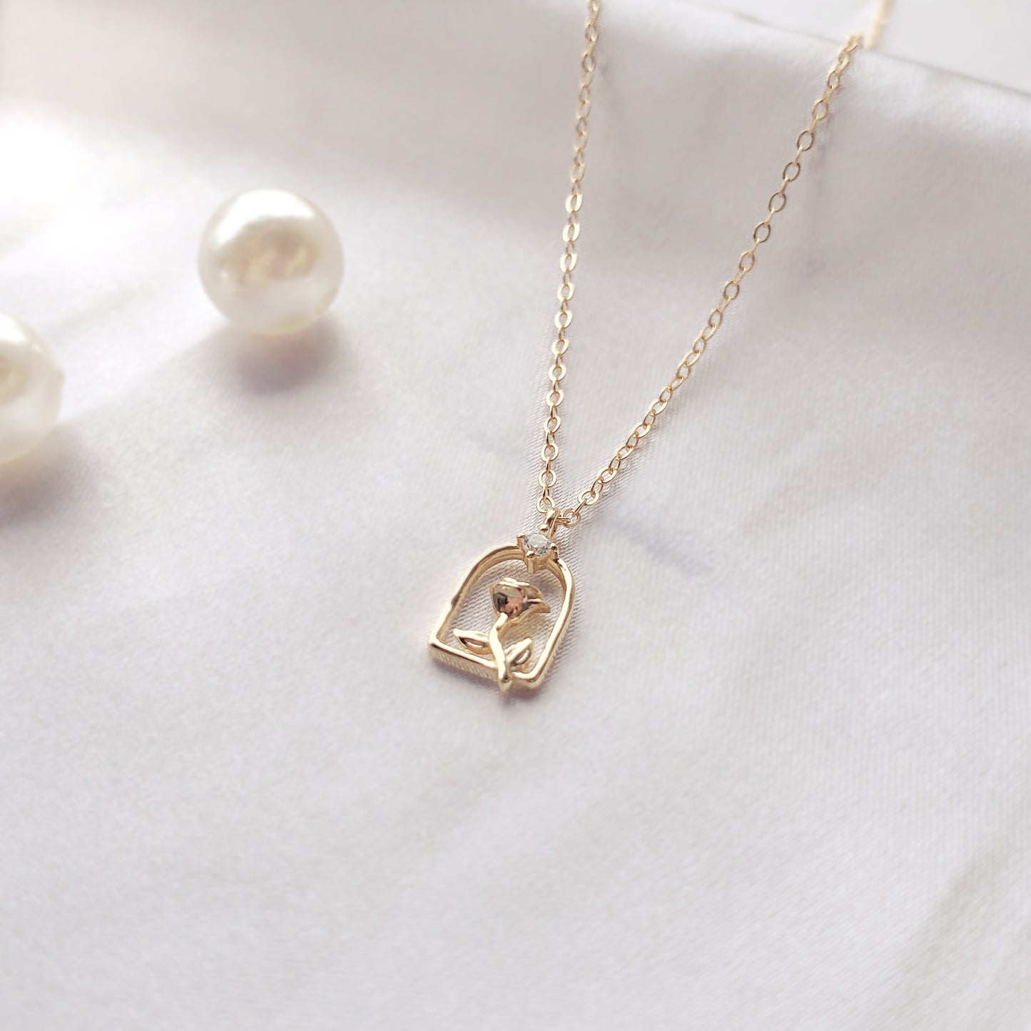La Belle Rose Necklace (Gold)