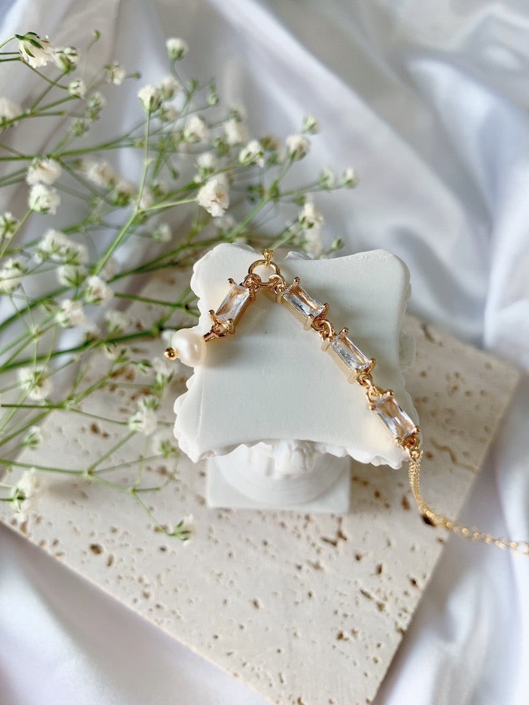 Diamond Gradient Pearl Bracelet (White)