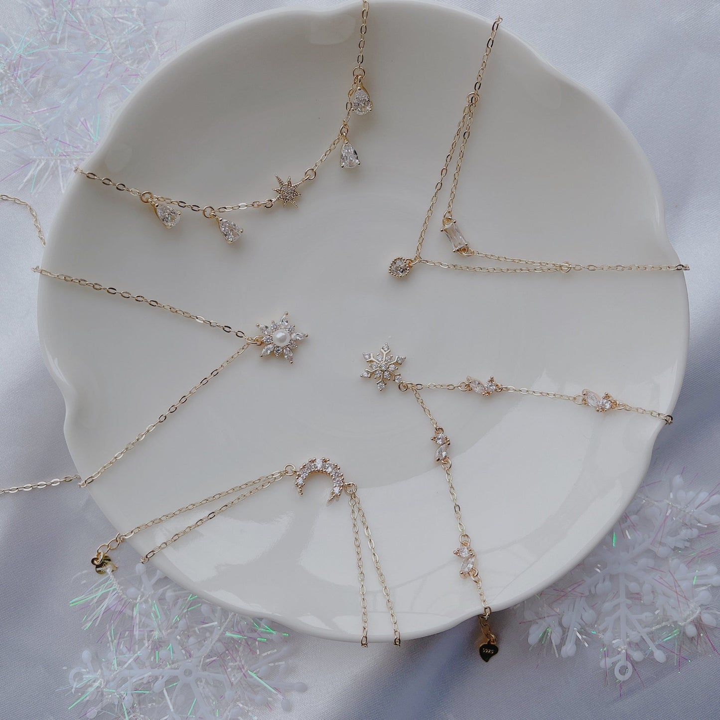 Pure Snowflake Necklace